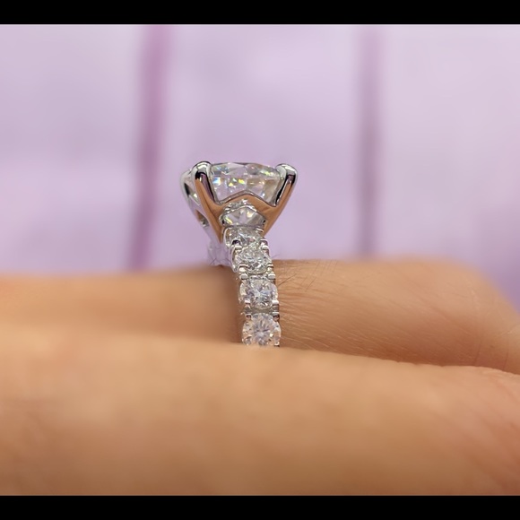 4.5ct moissanite ring with certificate - Picture 3 of 15